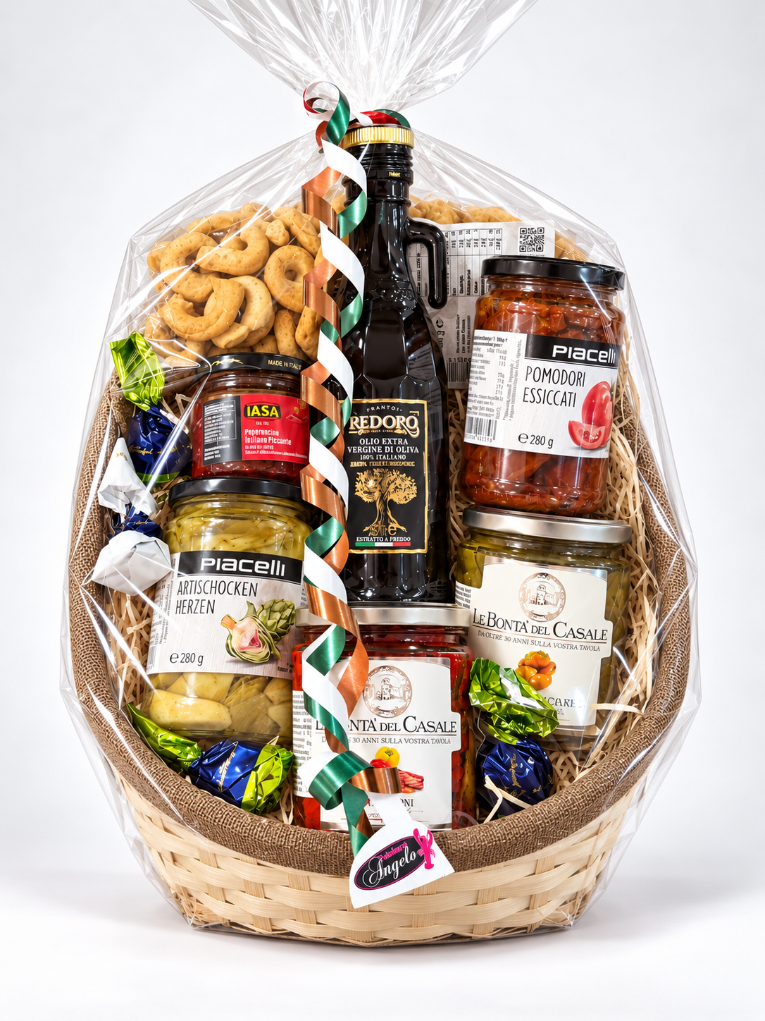 Antipasti Speciali, der fertig gepackte Präsentkorb in Folie mit Schleife